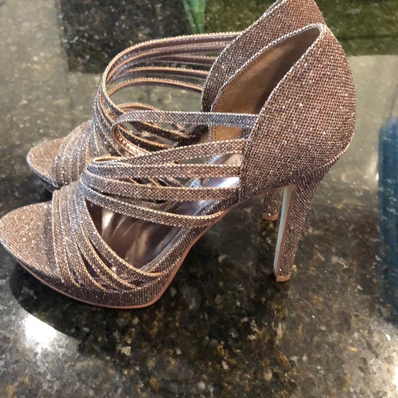 NEW Gianni Bini Dark Champagne Strappy Sandals - Picture 3 of 7